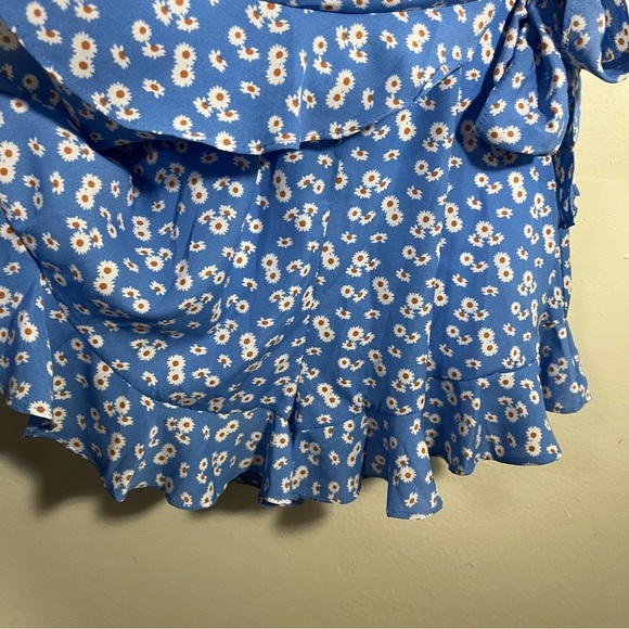 Princess Polly Daisy Floral Wrap skirt Romper Flutter Sleeve Size 2 Party Date - Picture 6 of 10
